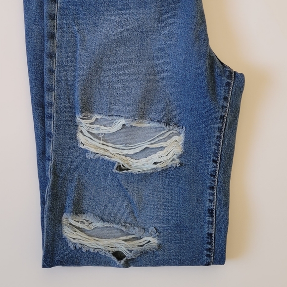 Forever 21  Women’s Destroyed Jeans - Picture 7 of 9